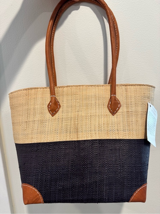 Handbags - NWT Artisan Handwoven Madagascar Raffia Colorblock Market Tote Leather Trim Bag